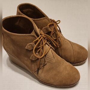 Toms Tan Suede Ankle Lace-up Boots Size 8 Wedge Heel
